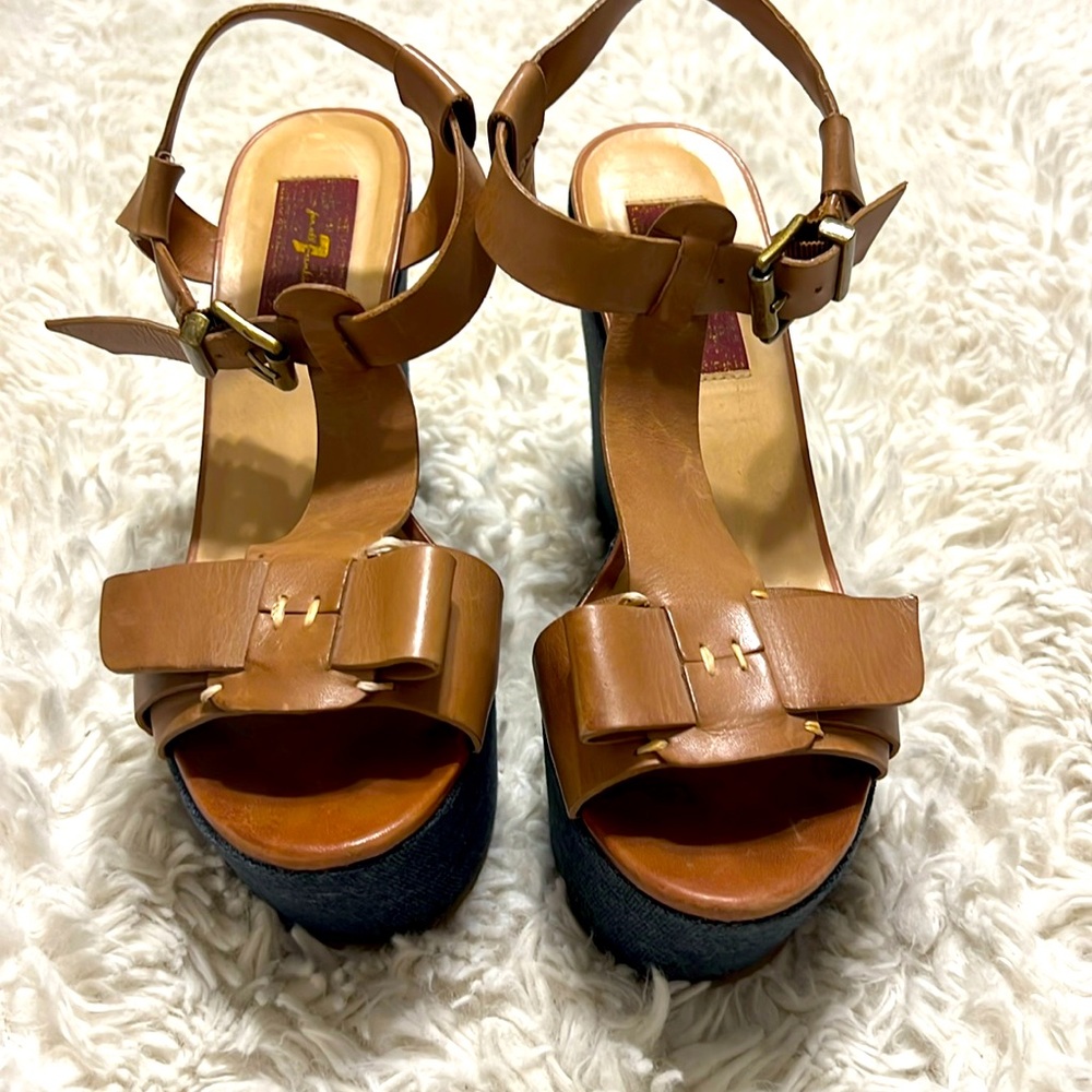 7 For All Mankind woman’s Brown Leather strappy Wedge Platform sandal Size 8.5